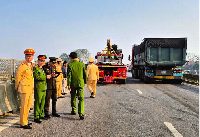 Lực lượng công an có mặt tại hiện trường. Ảnh: Tuấn Minh