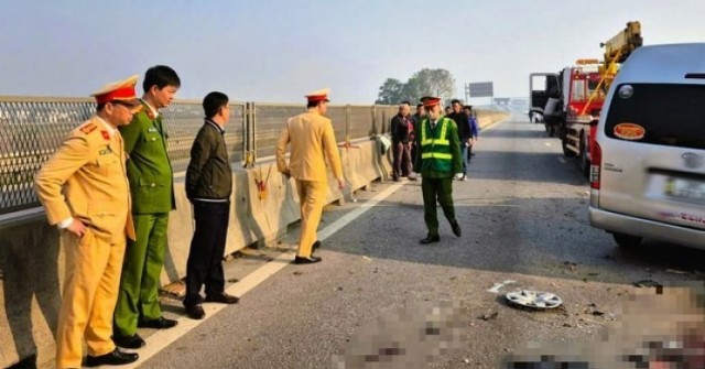 Hiện trường vụ tai nạn thảm khốc trên cao tốc k...