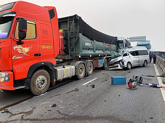 Vụ tai nạn trên cao tốc Pháp Vân - Cao Bồ - Mai Sơn - Quốc lộ 45 - Nghi Sơn rạng sáng 14/1 là lời cảnh báo về nguy cơ tai nạn nghiêm trọng khi tài xế mất tập trung và không giữ khoảng cách an toàn.