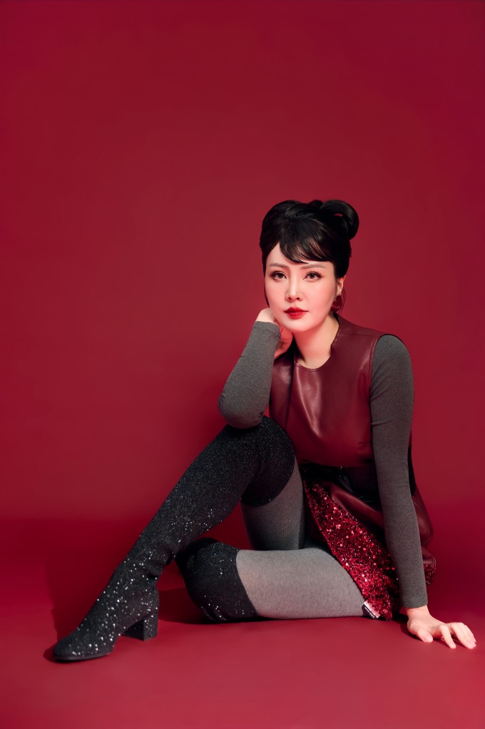 Sau sinh, á hậu dành thời gian ở cữ, chăm chút cho "tiểu công chúa". Đến khi bé được ba tháng, cô mới công bố tin vui đến khán giả. Thụy Vân thấy mãn nguyện với gia đình đủ nếp đủ tẻ.