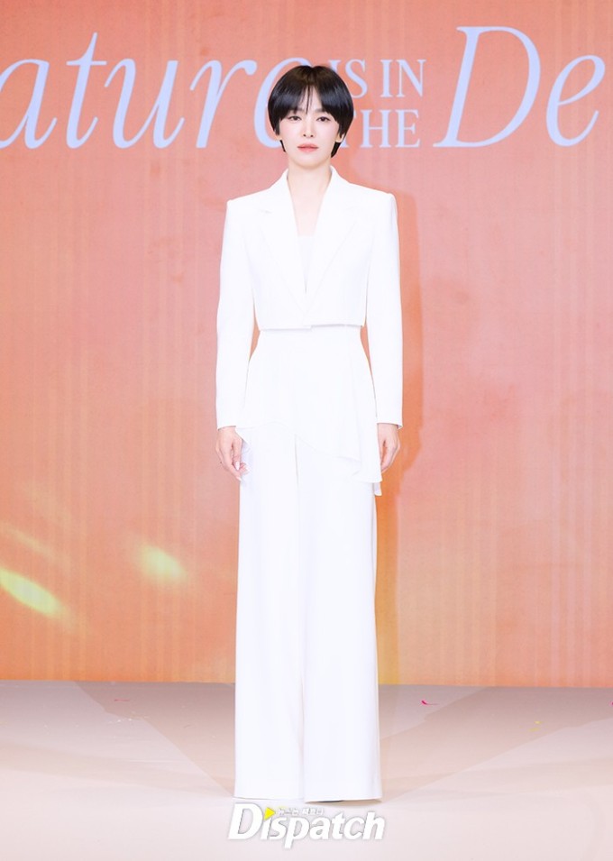 Song Hye Kyo tham dự buổi ra mắt sản phẩm của một thương hiệu mỹ phẩm toàn cầu. Cô vừa được bổ nhiệm làm đại sứ khu vực châu Á - Thái Bình Dương của nhãn hàng.