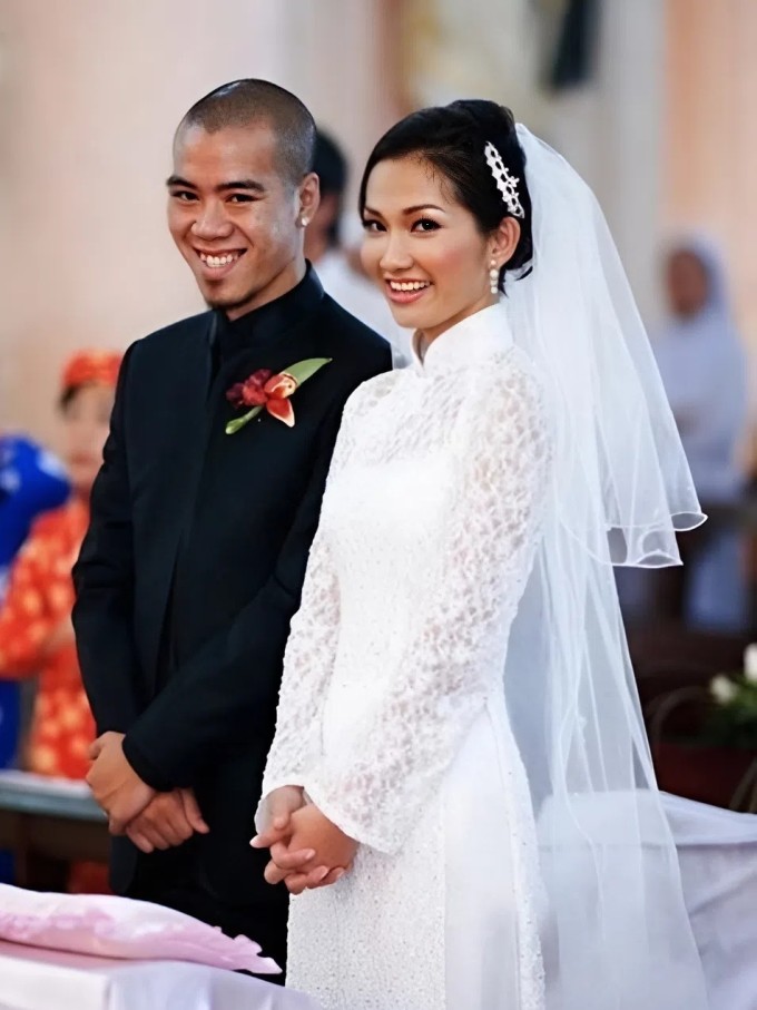 Kim Hiền và DJ Phong trong đám cưới hơn 10 năm trước.