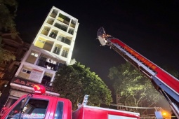 Nhà nghỉ 8 tầng ở Hà Nội bốc cháy, cảnh sát tạm giữ 1 người nghi phóng hỏa