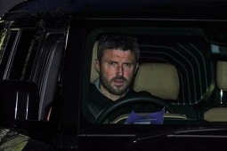 Tin mới nhất bóng đá chiều 14/1: Michael Carrick làm việc ngày đầu tiên tại MU