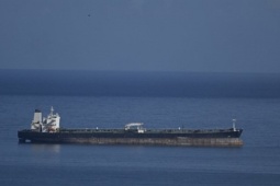 Tàu chở dầu treo cờ Nga bị Mỹ bắt giữ bất ngờ xuất hiện tại Scotland