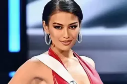 Hai người đẹp Philippines chê bai Hoa hậu Hoàn vũ