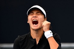 Nóng nhất thể thao tối 14/1: Mỹ nhân quần vợt Raducanu thắng trận đầu tiên sau hơn 3 tháng