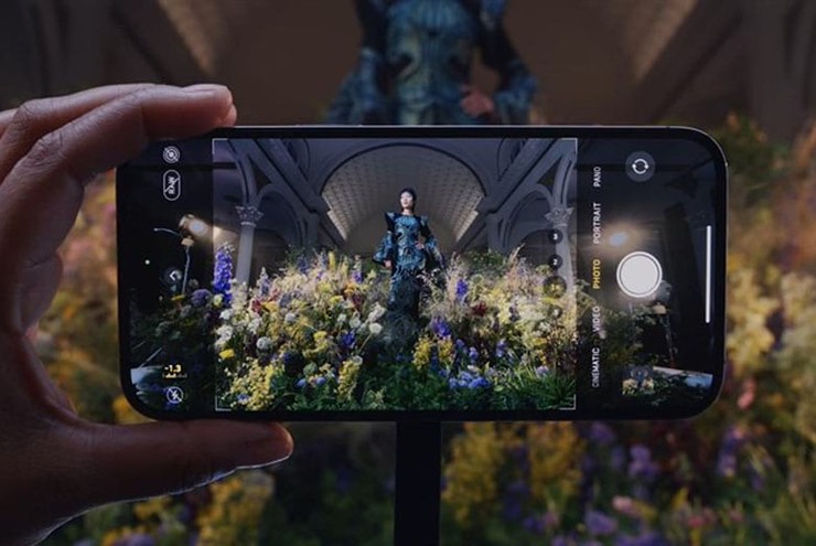 Camera mạnh mẽ với cảm biến chính 48 MP.