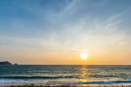 Độc lạ hòn đảo ngắm hoàng hôn, bình minh ở Quảng Ninh