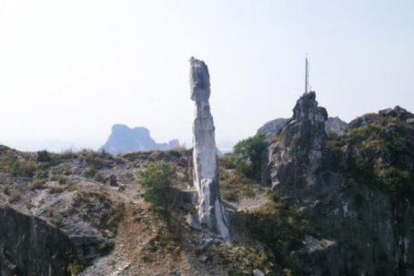 VIDEO: Hòn Vọng Phu ở Thanh Hóa "khoác áo mới" sau khi được chi 17 tỉ đồng