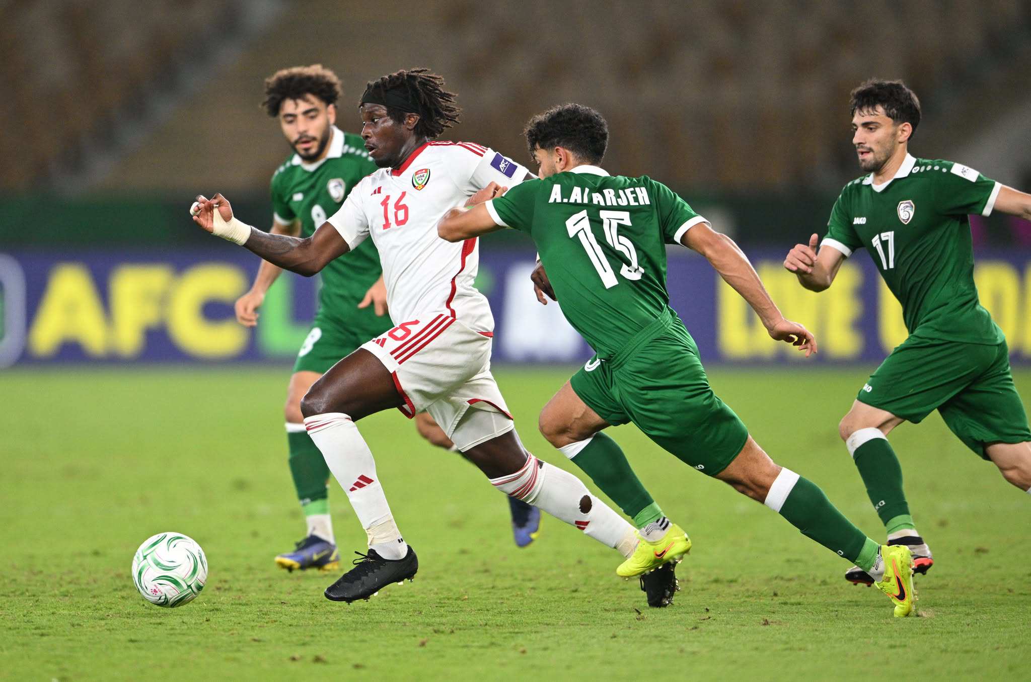 U23 UAE (áo trắng) sẽ là đối thủ của U23 Việt Nam ở tứ kết