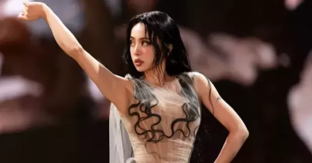 Nữ ca sĩ bị yêu cầu dừng concert