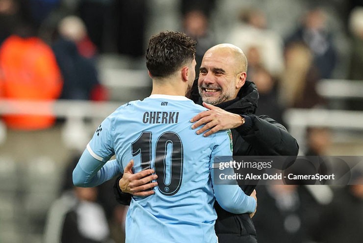 Pep Guardiola nở nụ cười tươi tắn sau trận