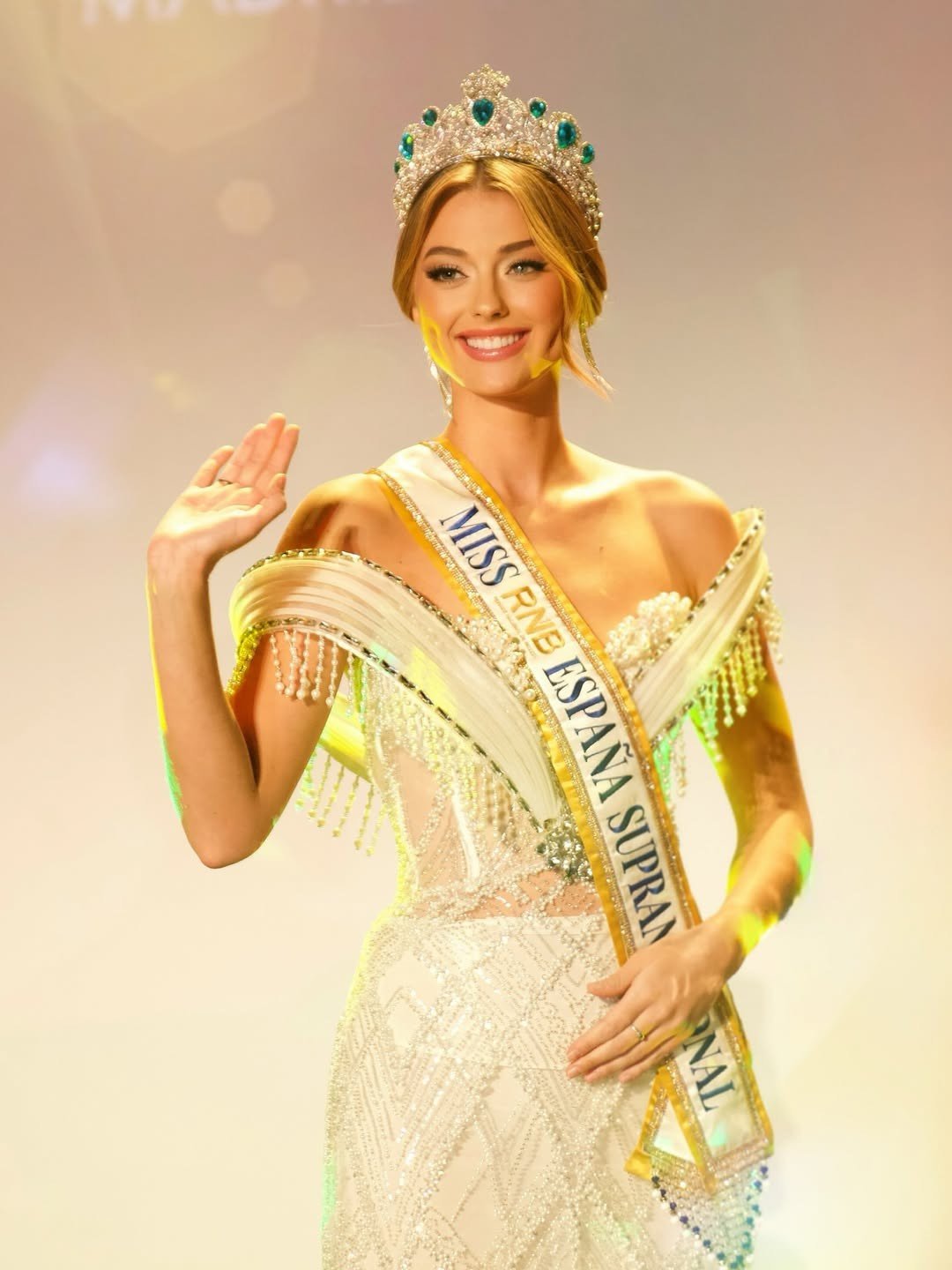 Người đẹp Tây Ban Nha có nhan sắc thanh lịch, sang trọng nhưng vẫn quyến rũ, tươi mới. Cô được nhận xét phù hợp tiêu chí của Hoa hậu Siêu quốc gia.
