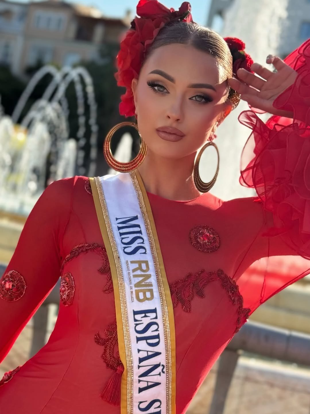 Nelly có sở thích đọc sách, học ngoại ngữ và tập thể dục.