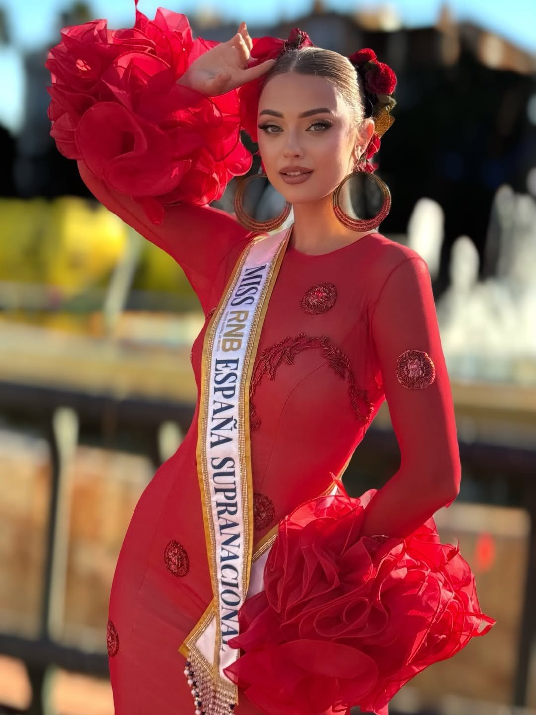 Nelly có sở thích đọc sách, học ngoại ngữ và tập thể dục.