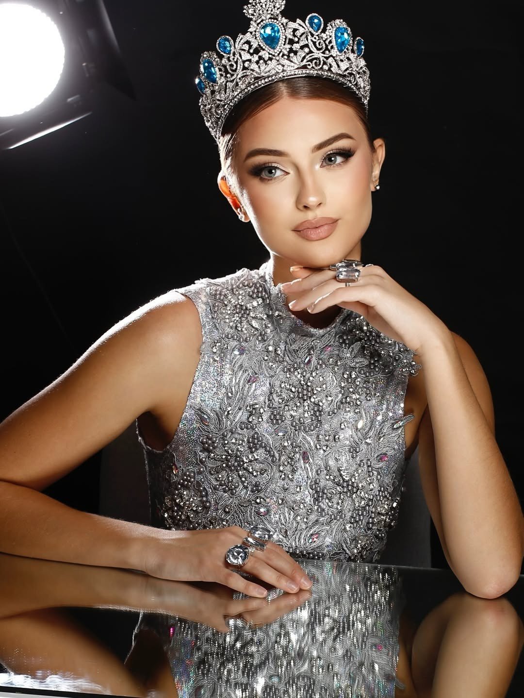 Nelly Maryniuk là đương kim Hoa hậu Siêu quốc gia Tây Ban Nha. Cô đại diện quốc tham dự Hoa hậu Siêu quốc gia 2026, dự kiến tổ chức vào tháng 6 ở Ba Lan.