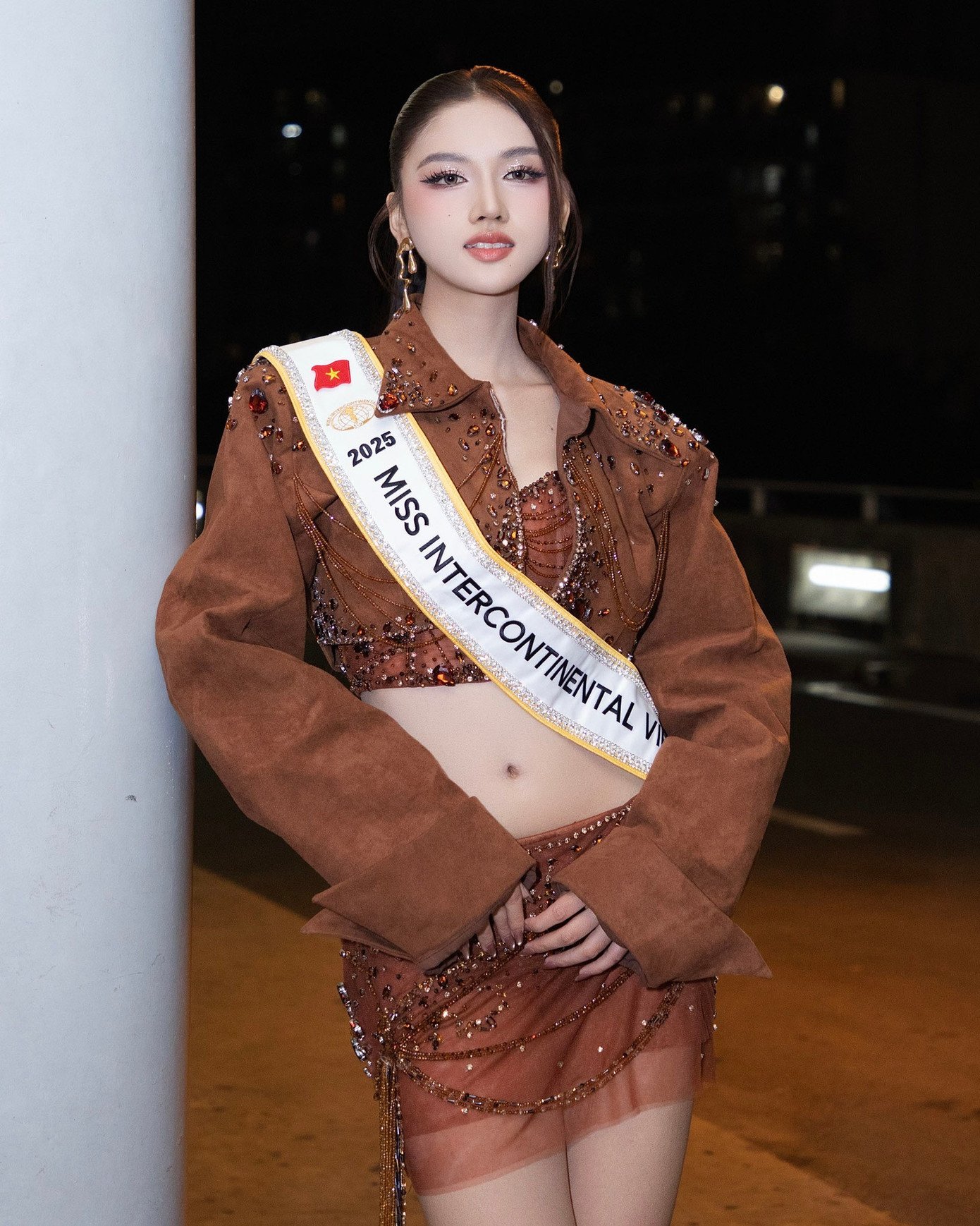 Thu Ngân là Á hậu 1 Miss Grand Vietnam 2025. Cô gái sinh năm 2003 với chiều cao 1,7 m. Người đẹp có hình thể cân đối, khuôn mặt sắc sảo. Cô cũng nổi bật với khả năng ứng xử và hùng biện trên sân khấu.