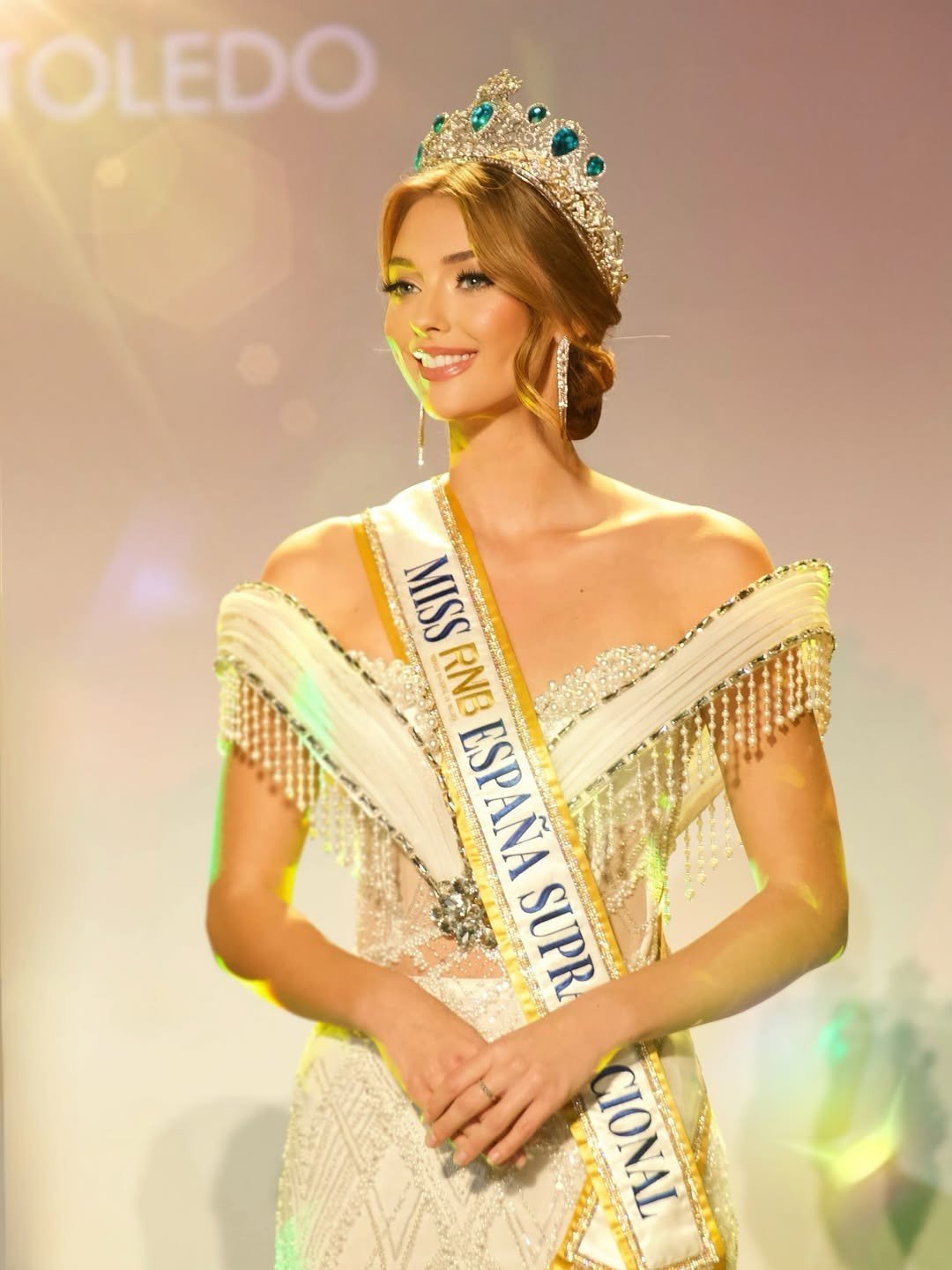 Người đẹp Tây Ban Nha có nhan sắc thanh lịch, sang trọng nhưng vẫn quyến rũ, tươi mới. Cô được nhận xét phù hợp tiêu chí của Hoa hậu Siêu quốc gia.