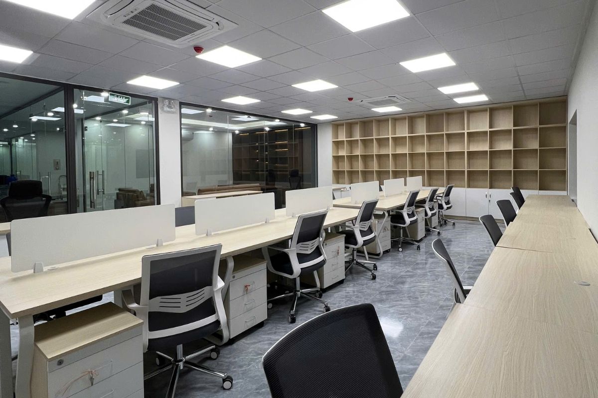 &nbsp;Cụm bàn tủ nhân viên hiện đại được REGA thi công