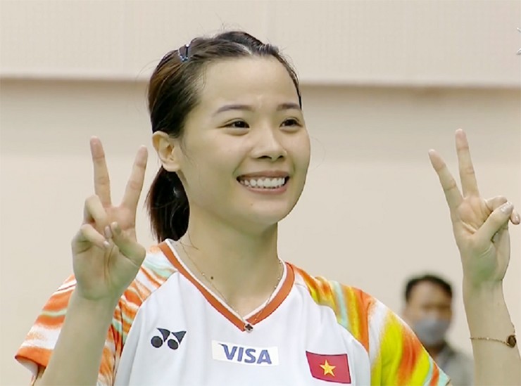 Thùy Linh giành quyền vào vòng 1/8