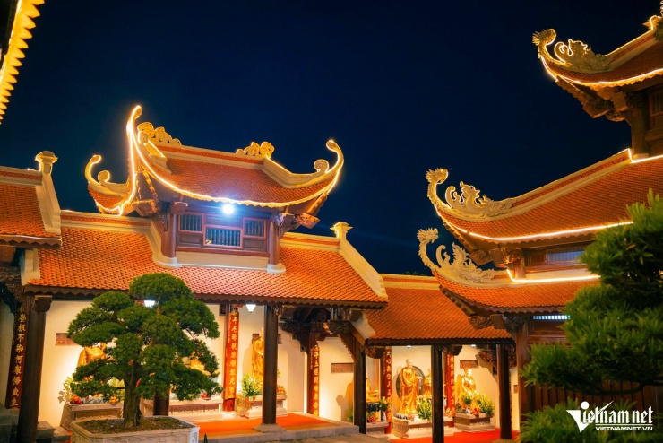 Hình ảnh kiến trúc chùa Phúc Sơn về đêm