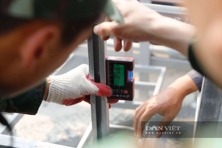 Từng giàn lắp ống phóng đều được kiểm tra kỹ lưỡng về mặt kỹ thuật.