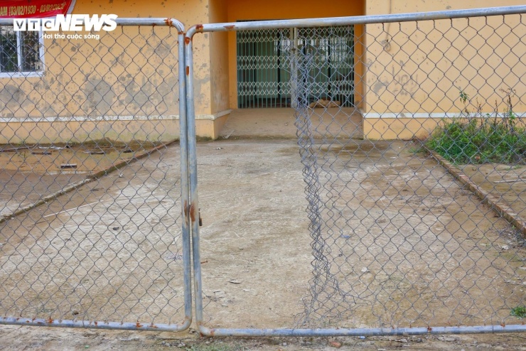 Tổng diện tích của khu chung cư là hơn 10.000m², kinh phí đầu tư hơn 50 tỷ đồng, gồm 3 khối nhà cao 4 tầng và được nghiệm thu, đưa vào sử dụng năm 2013. (Ảnh: Sỹ Nhất)