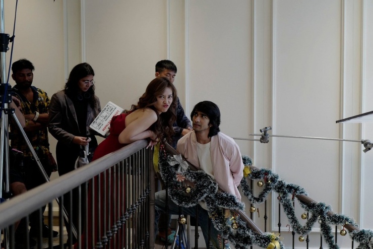 Khả Ngân chia sẻ hậu trường phim Vạn dặm yêu em