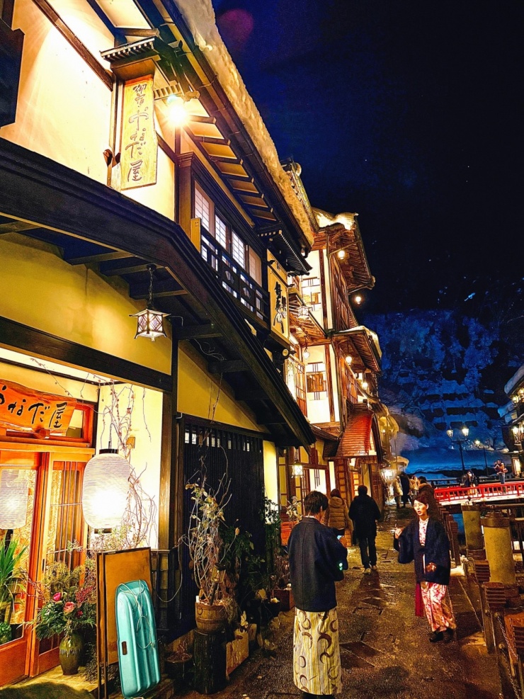 Mai Ngô 'lạc' vào thị trấn 300 năm tuổi đẹp như cổ tích - 6