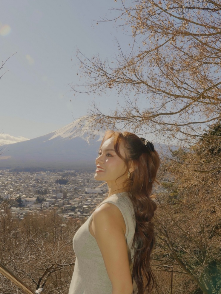 Mai Ngô 'lạc' vào thị trấn 300 năm tuổi đẹp như cổ tích - 9