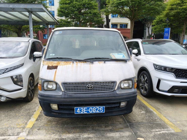 Ngoài Mercedes-Benz E 300, TP Đà Nẵng còn đang tổ chức thanh lý một số xe khác