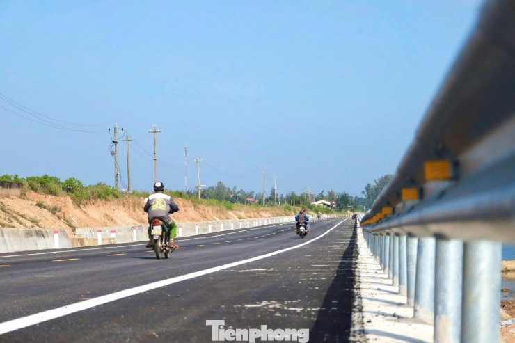 Ngắm cung đường ven biển băng qua rừng dương, cồn cát đẹp bậc nhất Quảng Ngãi - 8