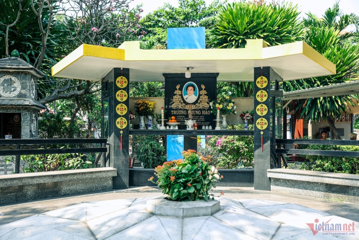 Mộ NSND Phùng Há trong Chùa Nghệ sĩ. Ảnh: Hòa Phạm 