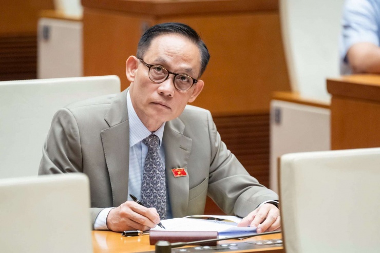 Bộ trưởng Bộ Ngoại giao Lê Hoài Trung tại một phiên họp Quốc hội. Ảnh: Phạm Thắng