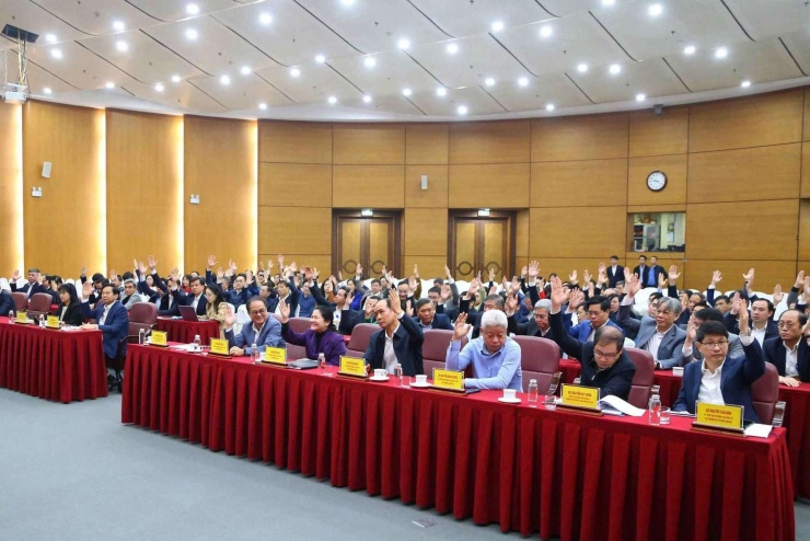 100% đại biểu dự hội nghị đồng ý giới thiệu Bộ trưởng Bộ Nội vụ Đỗ Thanh Bình ứng cử đại biểu Quốc hội khóa XVI. Ảnh: Tống Giáp