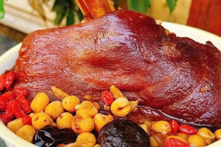 Món ‘đại bổ’ trong mùa lạnh nhưng 6 nhóm người không nên ăn