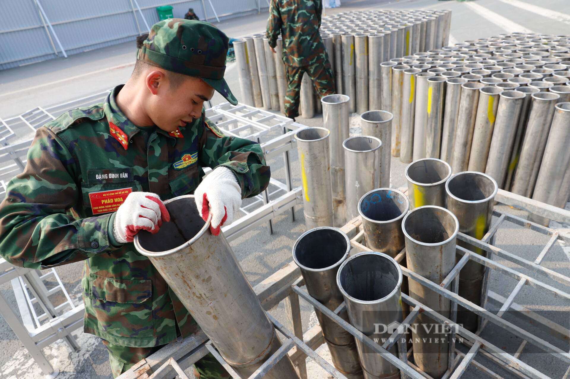 Về quy mô, tổng số pháo hoa sử dụng trong chương trình lên tới 4.600 quả pháo hoa nổ tầm cao, 950 giàn phun hoa các loại và 4.400 ống pháo hoa hỏa thuật.