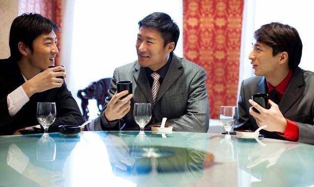 Việc Tiểu Trương làm đúng yêu cầu nhưng sai thời điểm cho thấy EQ thấp có thể khiến mọi nỗ lực trở nên vô nghĩa. Ảnh minh họa