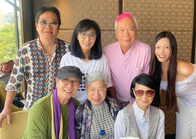 Lý Long Cơ đưa vị hôn thê Vương Thanh Hà (ngoài cùng bên phải) đến dự các buổi gặp gỡ đồng nghiệp. Ảnh: HK01