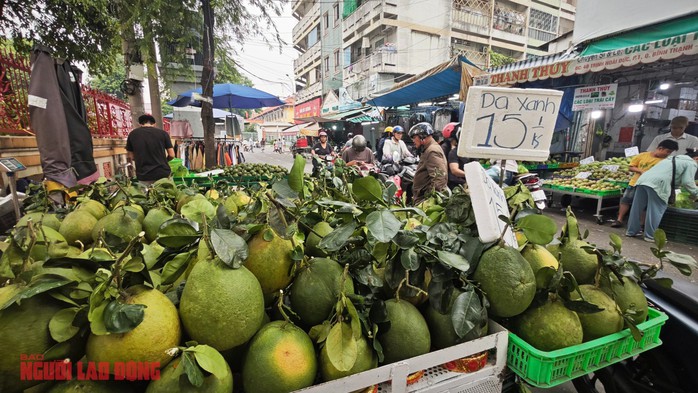 Bưởi da xanh bất ngờ giảm giá