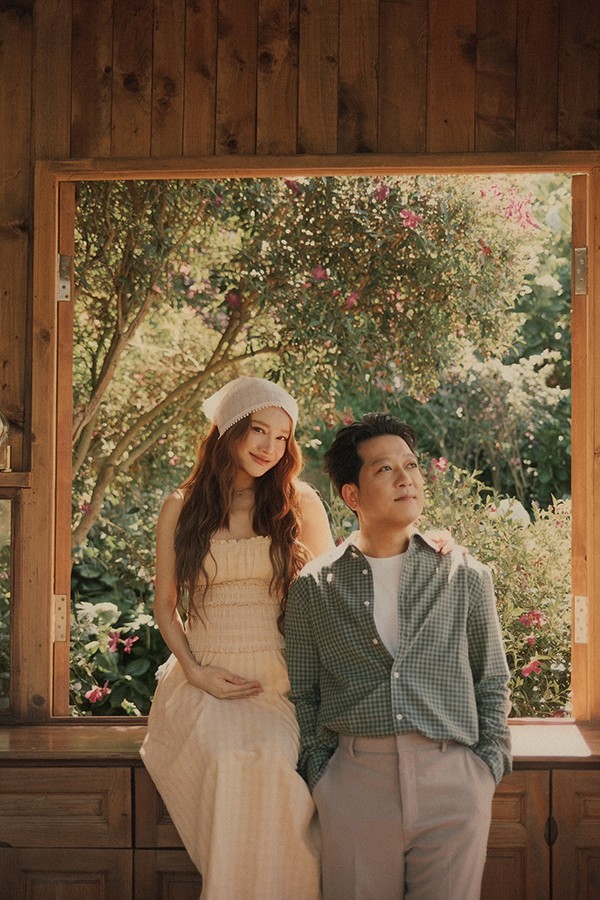 Cuộc sống của cặp đôi ngày càng hạnh phúc hơn khi có con gái đầu lòng. Trường Giang dành hết tình cảm lẫn nhiệt huyết cho gia đình. Không chỉ cưng chiều chăm sóc vợ, ở lần mang thai tiếp theo của Nhã Phương, anh luôn sát cánh cùng vợ trong mỗi sự kiện. Qua từng cử chỉ của Trường Giang, khán giả nhận thấy nam danh hài đào hoa ngày nào rất thương vợ.