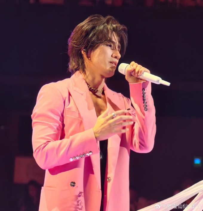 Vẻ đẹp 'bất lão' tuổi 49 của Ngôn Thừa Húc - 5