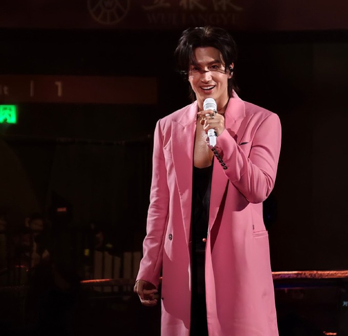 Vẻ đẹp 'bất lão' tuổi 49 của Ngôn Thừa Húc - 3