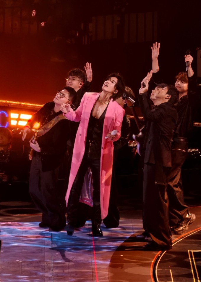 Vẻ đẹp 'bất lão' tuổi 49 của Ngôn Thừa Húc - 4