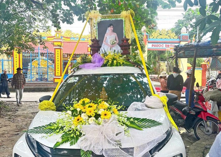 Hình ảnh lễ đưa tang đặc biệt lan truyền trên mạng xã hội khiến cư dân mạng xúc động. (Ảnh: NVCC)