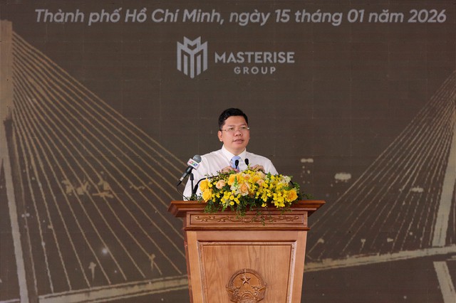 Phó Chủ tịch UBND TPHCM Hoàng Nguyên Dinh phát biểu tại lễ động thổ cầu Phú Mỹ 2