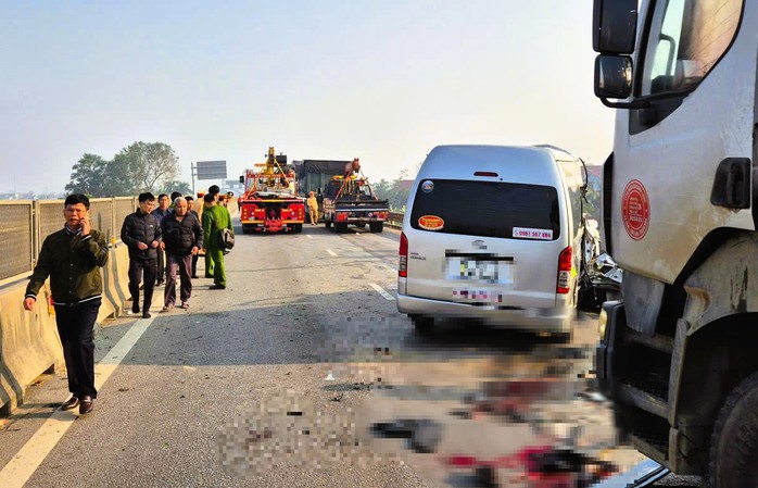 Hiện trường vụ tai nạn thảm khốc khiến 9 người thương vong