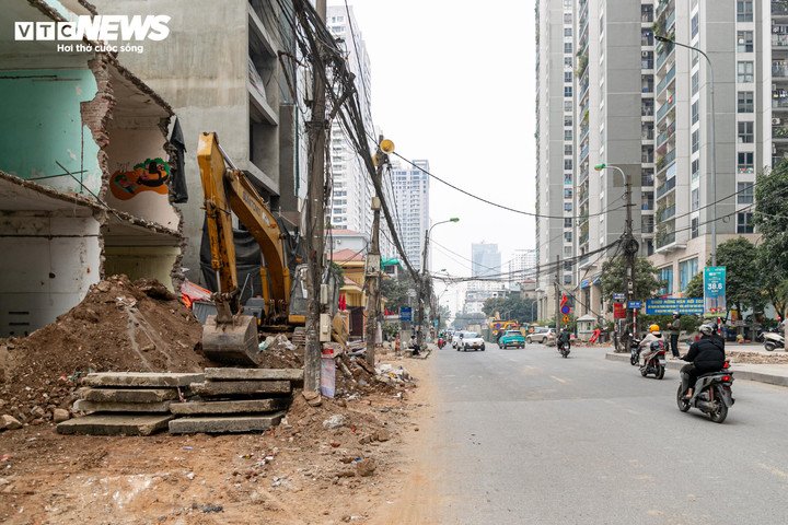 Việc rào đường thi công cầm chừng trong thời gian dài ảnh hưởng lớn đến cuộc sống của người dân sống trong khu vực.