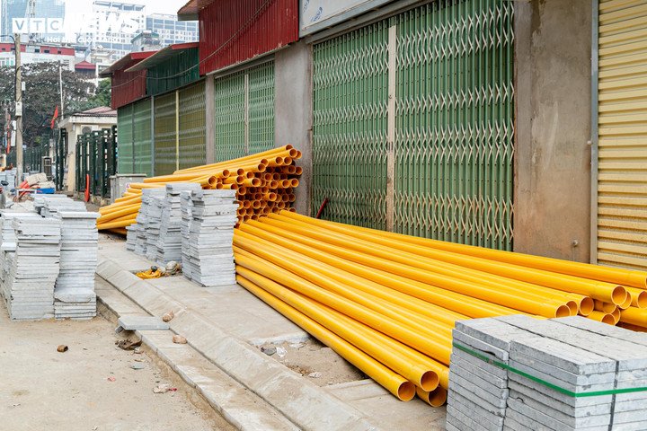 Hiện nay, các căn nhà này đều trong tình trạng “cửa đóng, then cài”.